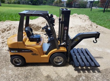 HUINA - HUINA 1/10 Yüksek Kalite RC Model Forklift Uzaktan Kumandalı Metal İş Makinası - 2.4G 8 Kanal Full Fonksiyon Sesli ve Işıklı - 1577 -