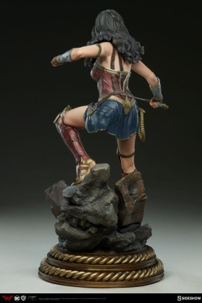 Sideshow Collectibles Wonder Woman Premium Format Figure (Batman V Superman) - Thumbnail