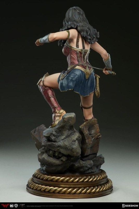 Sideshow Collectibles Wonder Woman Premium Format Figure (Batman V Superman)