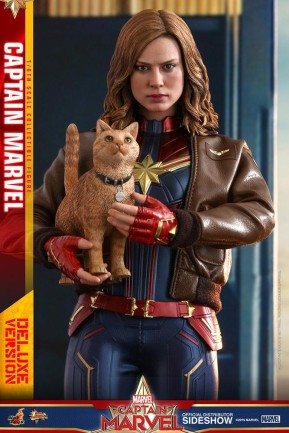 Hot Toys Captain Marvel Deluxe Version Sixth Scale Figure MMS522 - Thumbnail