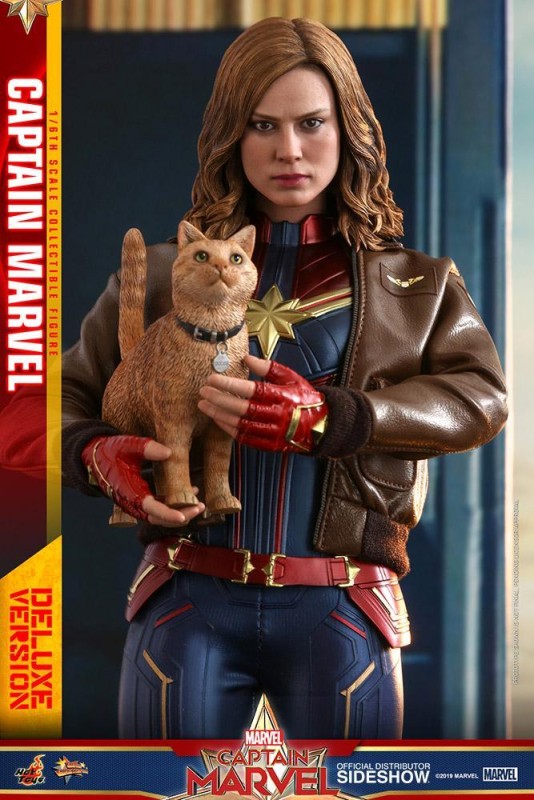 Hot Toys Captain Marvel Deluxe Version Sixth Scale Figure MMS522