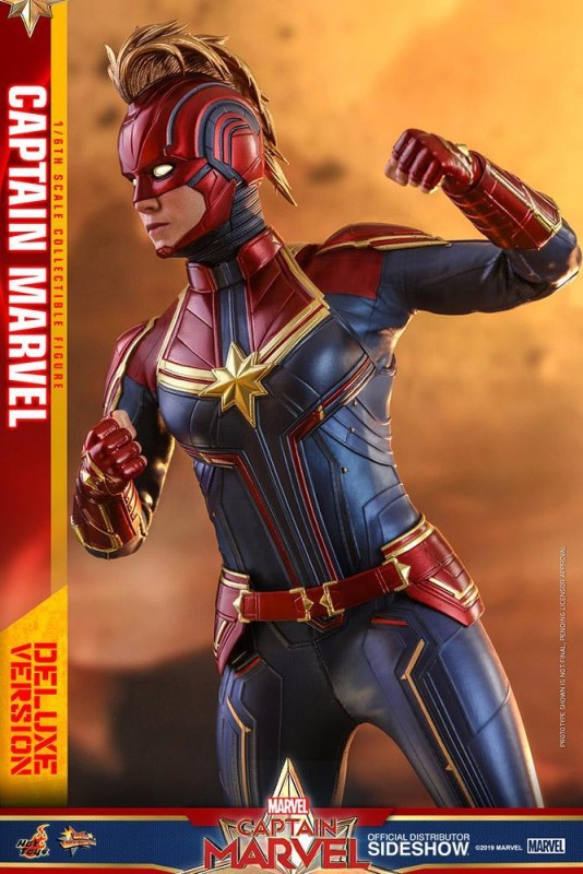 Hot Toys Captain Marvel Deluxe Version Sixth Scale Figure MMS522