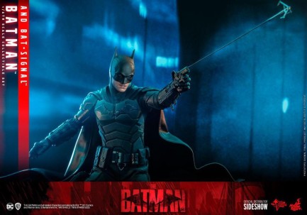 Hot Toys Batman and Bat-Signal Sixth Scale Figure Collectible Set 910596 MMS641 DC Comics / The Batman 2022 - Thumbnail