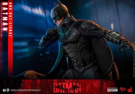 Hot Toys Batman and Bat-Signal Sixth Scale Figure Collectible Set 910596 MMS641 DC Comics / The Batman 2022 - Thumbnail