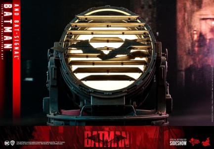 Hot Toys Batman and Bat-Signal Sixth Scale Figure Collectible Set 910596 MMS641 DC Comics / The Batman 2022 - Thumbnail