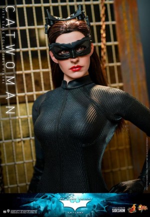 Hot Toys Catwoman Selina Kyle Sixth Scale Figure - 909931 - DC Comics / The Dark Knight Trilogy - MMS627 - Thumbnail