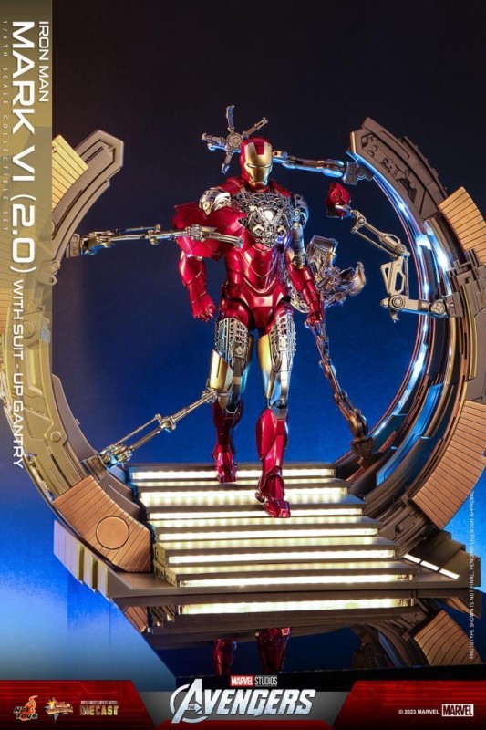 Hot Toys Iron Man Mark VI (2.0) with Suit-Up Gantry Diecast Deluxe Edition Sixth Scale Figure Set 9121032 MMS688D53 (ÖN SİPARİŞ)