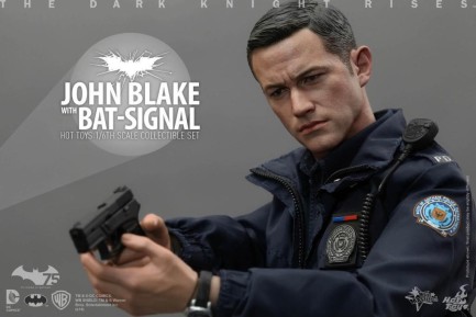 Hot Toys John Blake With Bat Signal Sixth Scale Figure Set - Thumbnail