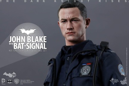 Hot Toys John Blake With Bat Signal Sixth Scale Figure Set - Thumbnail