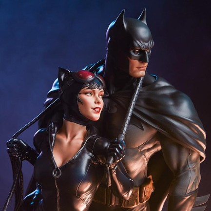 Sideshow Collectibles - Sideshow Collectibles Batman and Catwoman Diorama - 200618 - DC Comics / Diorama Series (ÖN SİPARİŞ)