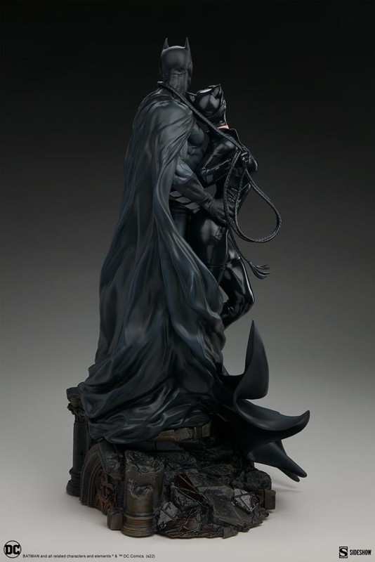 Sideshow Collectibles Batman and Catwoman Diorama - 200618 - DC Comics / Diorama Series (ÖN SİPARİŞ)