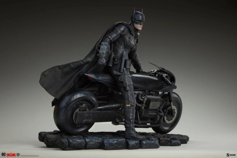 Sideshow Collectibles The Batman & Batcycle Premium Format Figure - 300819 - DC Comics / The Batman 2022 / Robert Pattinson