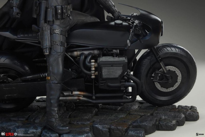 Sideshow Collectibles The Batman & Batcycle Premium Format Figure - 300819 - DC Comics / The Batman 2022 / Robert Pattinson