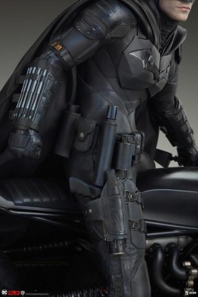 Sideshow Collectibles The Batman & Batcycle Premium Format Figure - 300819 - DC Comics / The Batman 2022 / Robert Pattinson - Thumbnail