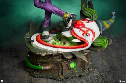 Sideshow Collectibles The Joker Premium Format Figure - 300807 - DC Comics / Joker's Fun House - Thumbnail