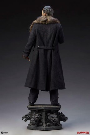 Sideshow Collectibles Van Helsing Premium Format Figure 300376 Horror Classics / Dracula (1958) / Peter Cushing - Thumbnail