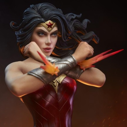 Sideshow Collectibles - Sideshow Collectibles Wonder Woman: Saving the Day Premium Format Figure 300817 DC Comics / Diana of Themyscira