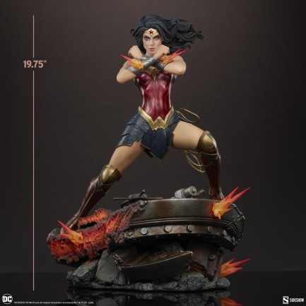 Sideshow Collectibles Wonder Woman: Saving the Day Premium Format Figure 300817 DC Comics / Diana of Themyscira - Thumbnail