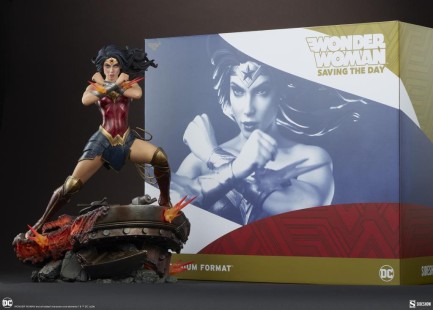 Sideshow Collectibles Wonder Woman: Saving the Day Premium Format Figure 300817 DC Comics / Diana of Themyscira - Thumbnail