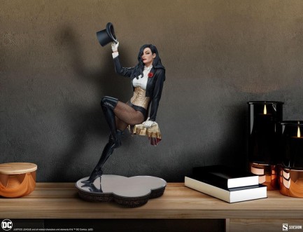 Sideshow Collectibles Zatanna Premium Format Figure - 300802 - DC Comics / Zatanna Zatara / “Gnirb emoh eht cigam” - Thumbnail