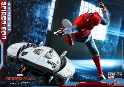 Hot Toys Spider-Man (Homemade Suit Version) Sixth Scale Figure - Thumbnail