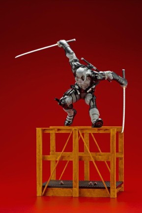 Kotobukiya Super Deadpool X-Force Limited Edition Exclusive ArtFX Statue - Thumbnail