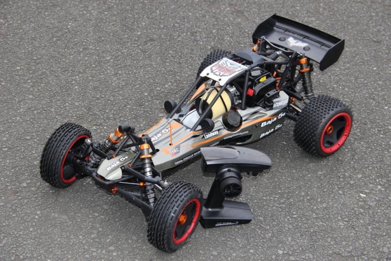 SY RACING 1/5 Baja 5B 30.5CC RTR Kurşunsuz Benzinli Uzaktan Kumandalı RC Arazi Model Araba 80+kmh 75CM Uzunluk Offroad Gri (Kullanıma Hazır)