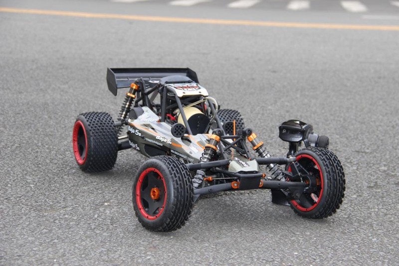 SY RACING 1/5 Baja 5B 30.5CC RTR Kurşunsuz Benzinli Uzaktan Kumandalı RC Arazi Model Araba 80+kmh 75CM Uzunluk Offroad Gri (Kullanıma Hazır)