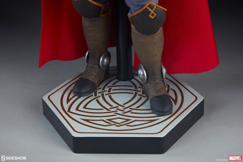 Sideshow Collectibles Thor Sixth Scale Figure