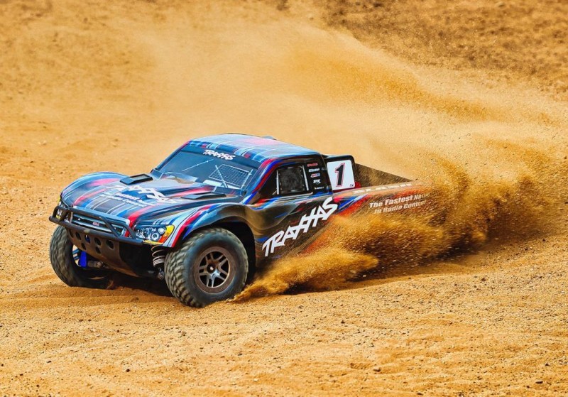 Traxxas 1/10 Slash 4x4 BL-2S 4X4 RTR 4WD Brushed Short Course 1/10 TQ Elektrikli Rc Model Araba Kırmızı ( Batarya ve Şarj Aleti Dahil )