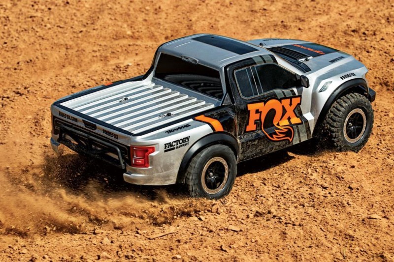 Traxxas 2017 Ford Raptor RTR Slash 1/10 2WD Truck & TQ Kumandalı Elektrikli Rc Model Araba Fox ( Batarya ve Şarj Aleti Dahildir )