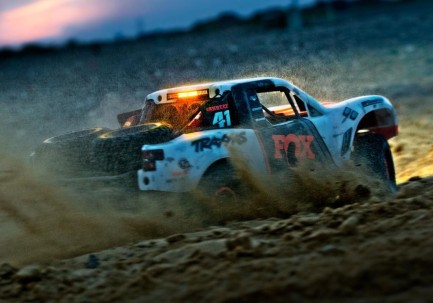 Traxxas UDR Unlimited Desert Racer 6S 4X4 VXL 4WD RTR TQi & TSM Işık Kitli Elektrikli Rc Model Araba Fox - Thumbnail